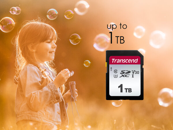 Karta pamięci Transcend Premium 300S SDXC 64 GB grafika przedstawiająca kartę w tle dziewczynka puszczająca bańki