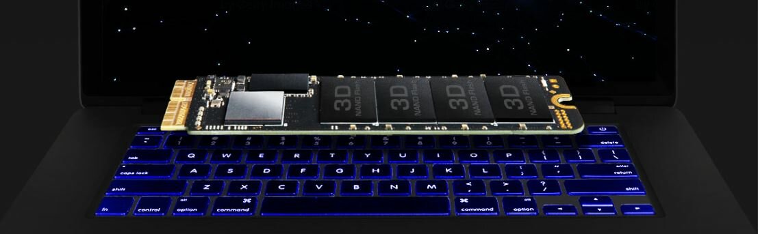 Dysk SSD Transcend JetDrive 855 480 GB dysk widok dysku na klawiaturze laptopa
