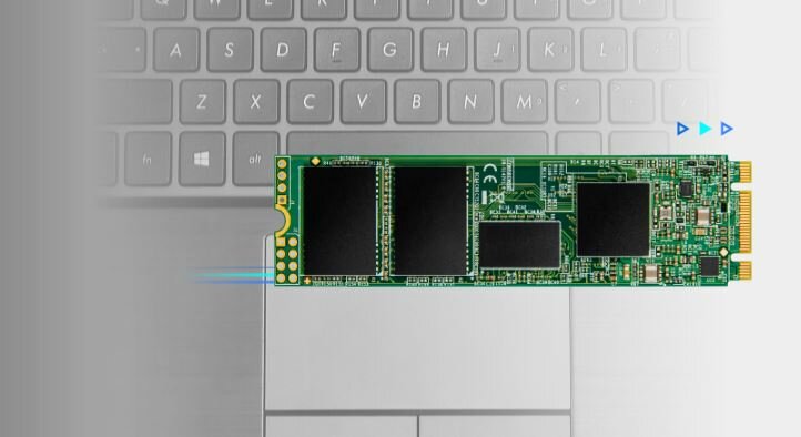 Dysk SSD Transcend 830S 1TB  M.2 dysk na klawiaturze laptopa