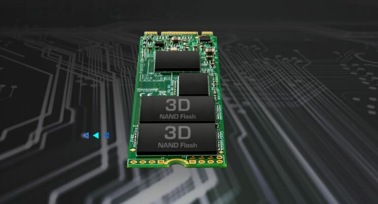 Dysk SSD Transcend 830S 2TB M.2 widok dysku od przodu na grafice z układami scalonymi