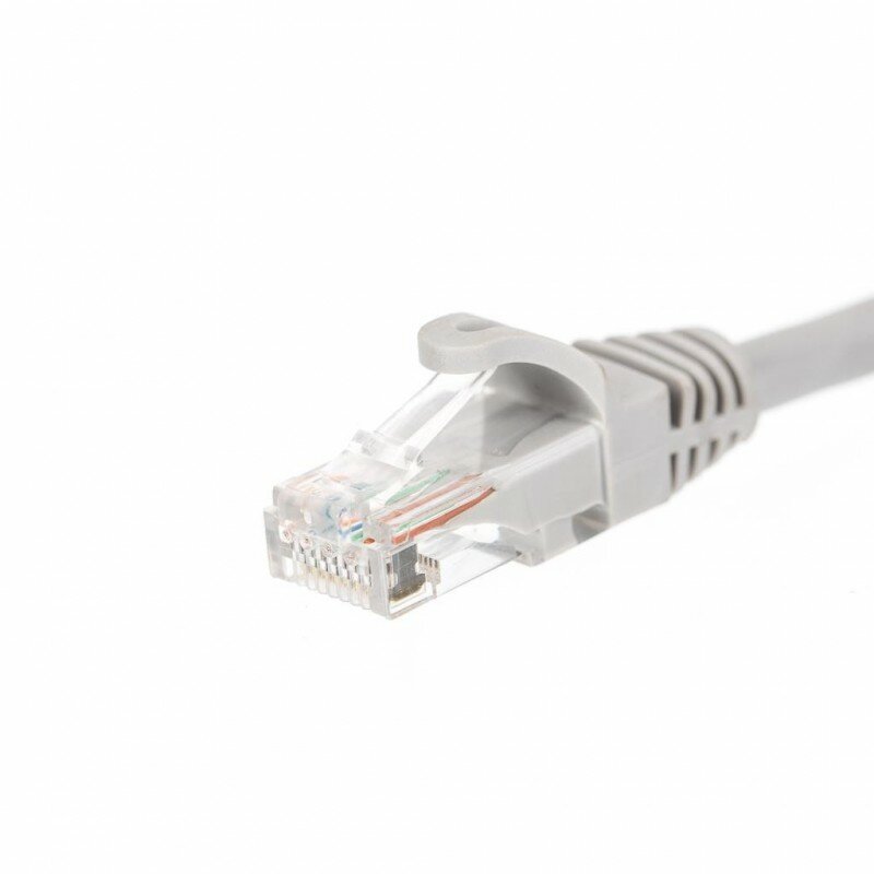 Kabel patchcord Netrack BZPAT2U5E 2 m złącze widoczne z bliska pod skosem