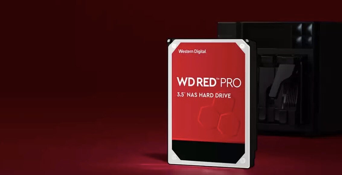 Dysk HDD WD Red Pro 10TB 3,5 256 MB SATA 7200rp WD102KFBX widok na dysk pod kątem