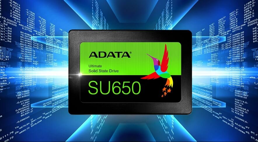 Dysk SSD Adata SU650 1.92TB ASU650SS-1T92T-R widok od przodu na niebieskim tle