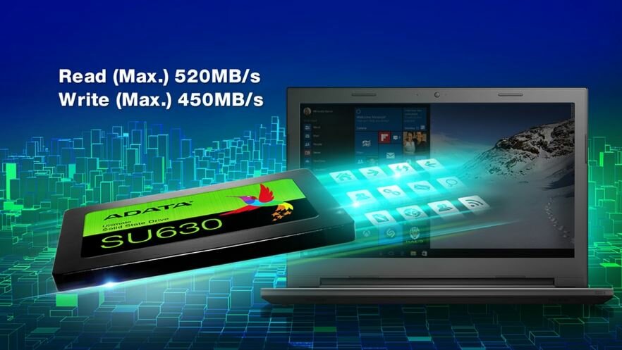 Dysk SSD ADATA Ultimate SU630 3.84TB ASU630SS-3T84Q-R dysk na tle laptopa