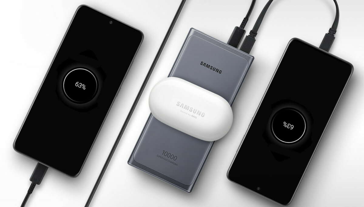Powerbank Samsung Super Fast Charge 25W USB-C widok z góry na dwa telefony podłączone do powerbanka
