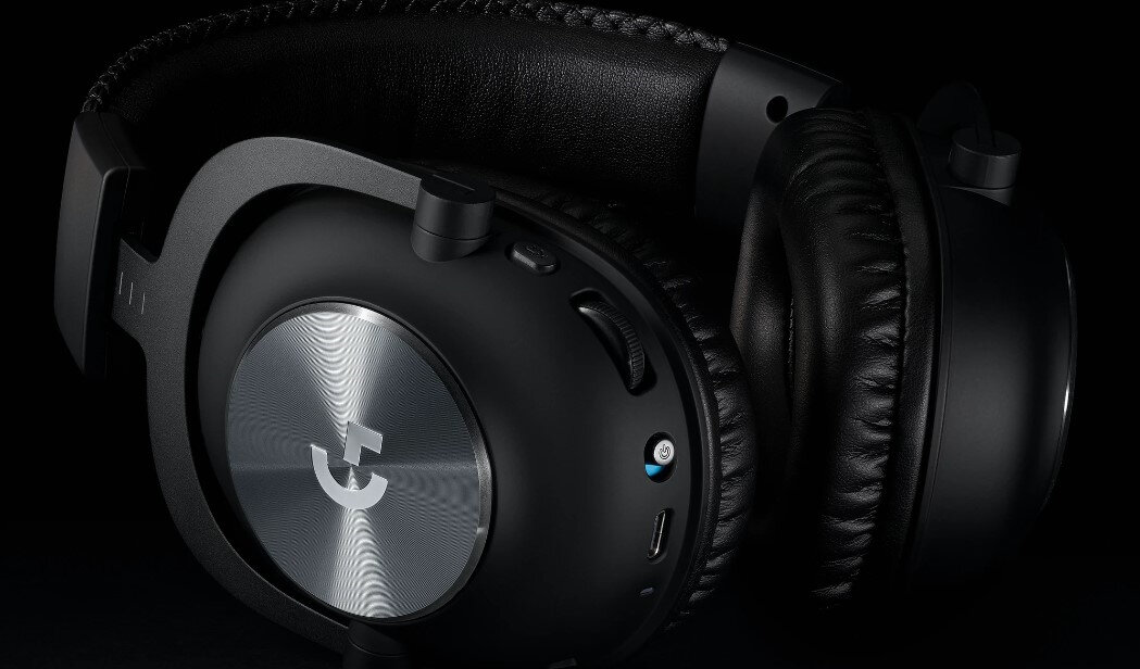 Słuchawki Logitech G Pro X czarne grafika przedstawiająca słuchawki w przybliżeniu na czarnym tle
