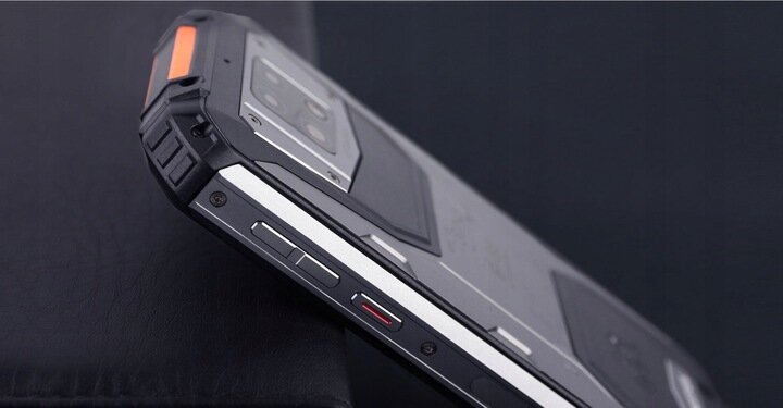 Smartfon Oukitel WP6 6/128 GB czarny   widok smartfonu z boku z widocznymi aparatami