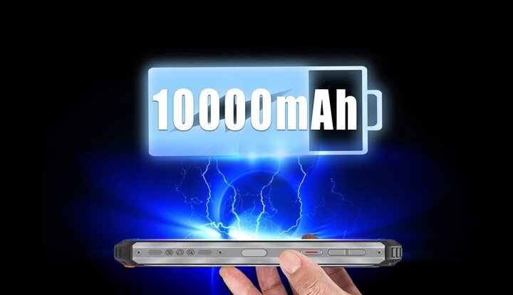 Smartfon Oukitel WP6 6/128 GB pomarańczowy  smartfon w dłoni z informacją o pojemności baterii 10 000 mAh