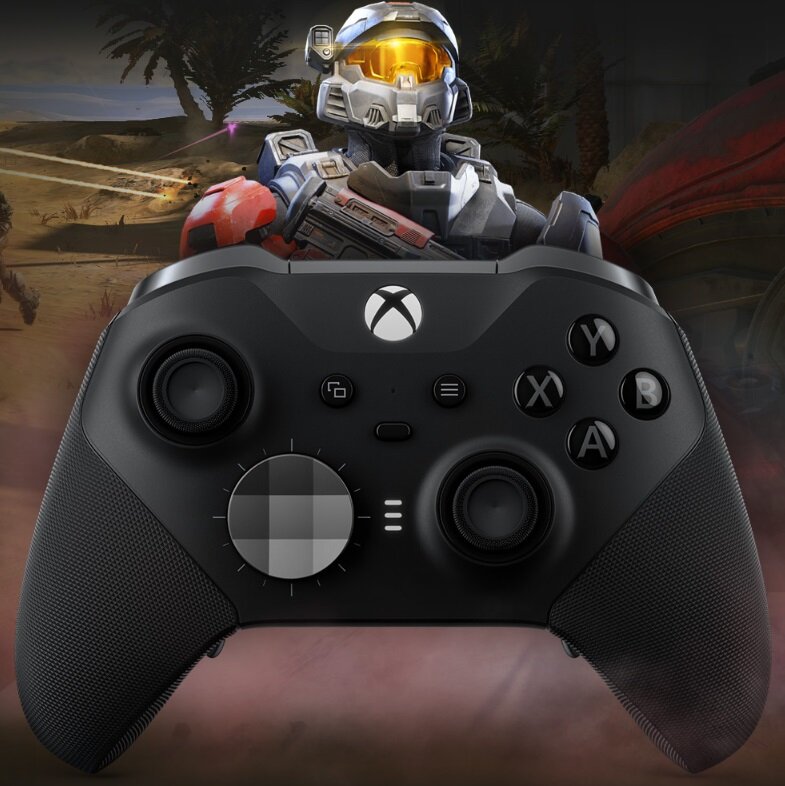 Kontroler Microsoft Xbox Series Elite Series 2 bezprzewodowy widok na kontroler od frontu z postacią z gry Halo w tle