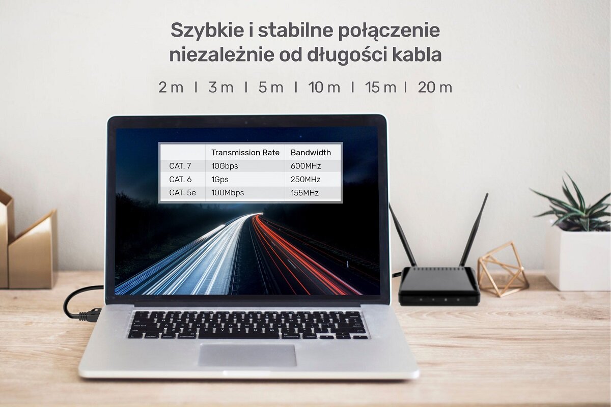 Kabel sieciowy Unitek C1810EBK RJ45 Kat.7 2m grafika z laptopem na biurku, do niego podłączony kabel rj45, na ekranie laptopa widać grafikę z porównaniem prędkości kabli rj45 z różnych kategorii