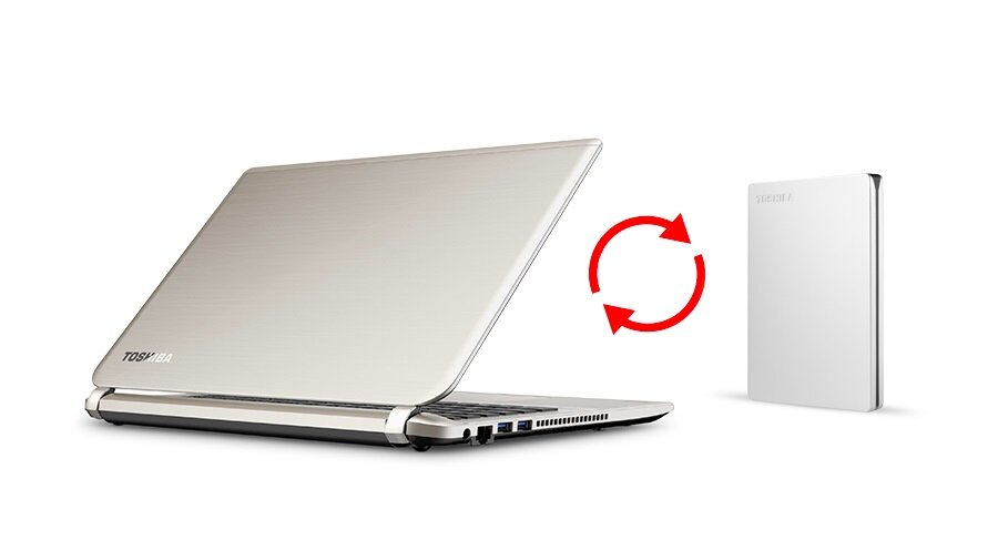 Dysk zewnętrzny Toshiba Canvio Slim 1TB czarny widok dysku i laptopa