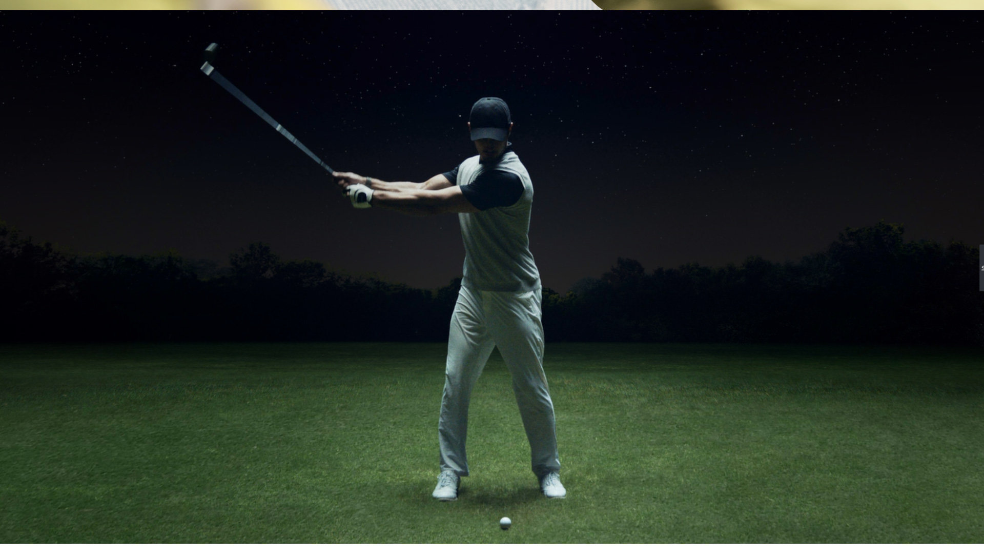 Smartwatch HES WATCH GT 2 Pro Szary widok na użytkownika smartwatcha grającego w golfa - przedstawienie funkcji asystenta golfowego