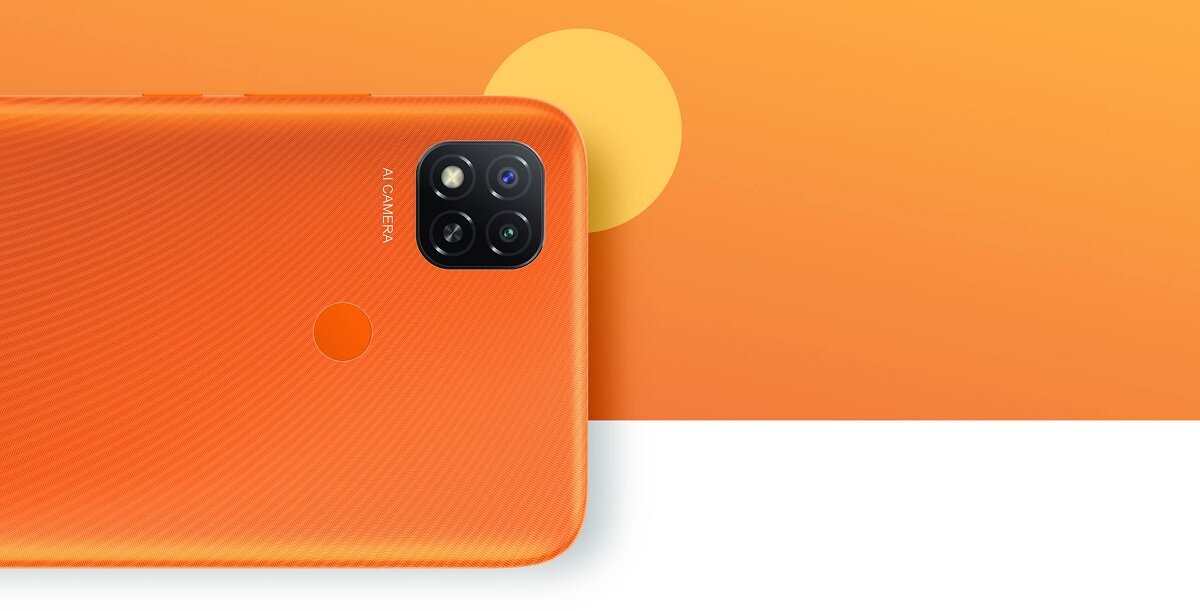 Smartfon Xiaomi Redmi 9C 3/64GB od tyłu ze zbiżeniem na aparat