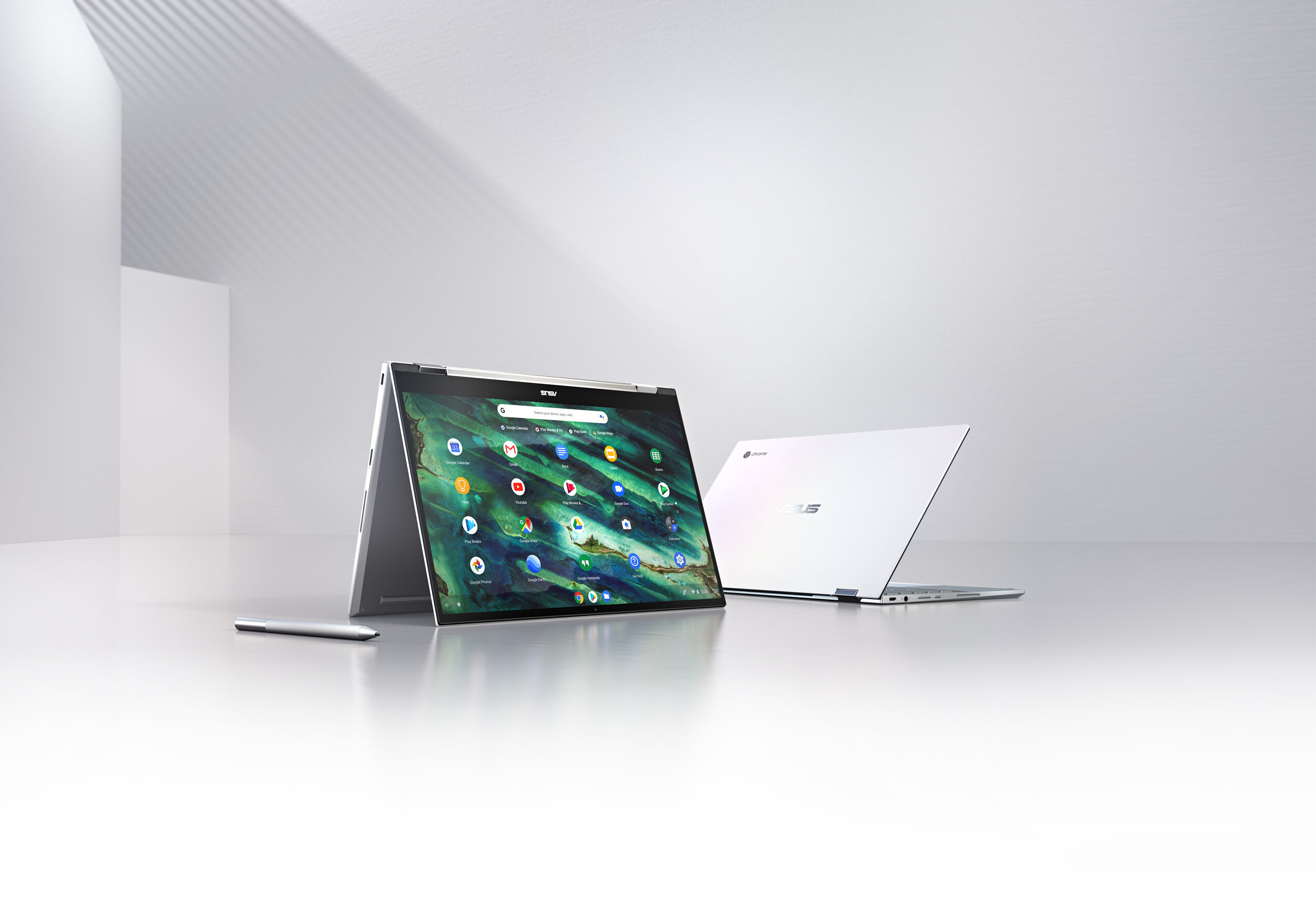 Notebook ASUS Chromebook Flip C436 biały widok na ekran w pozycji tent i pokrywę matrycy