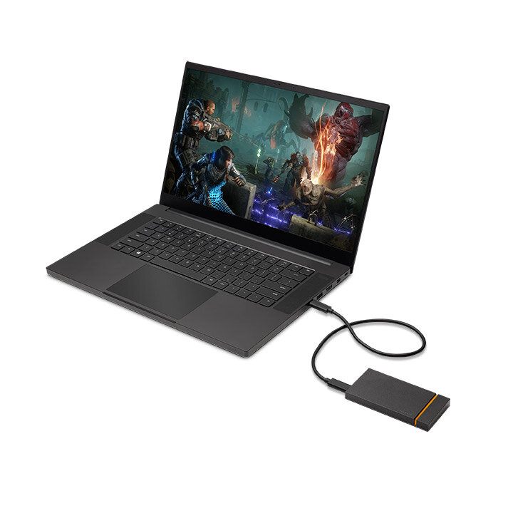 Dysk SSD Seagate FireCuda Gaming 500GB STJP500400 podłączony do laptopa gamingowego kablem USB-C