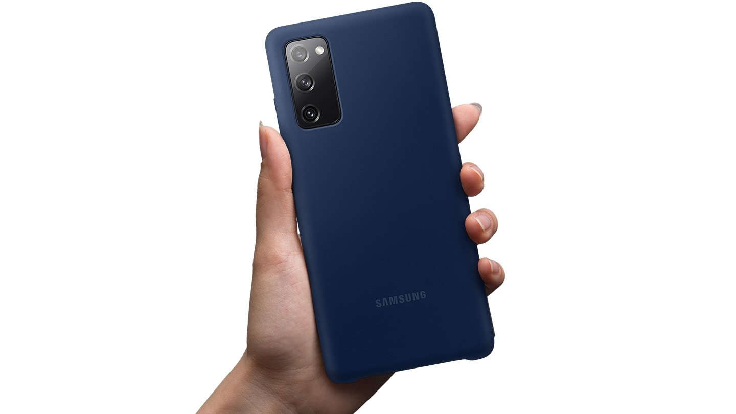 Etui Samsung Silicone Cover Mint do Galaxy S20 FE EF-PG780TMEGEU miętowe widok na plecki etui w dłoni