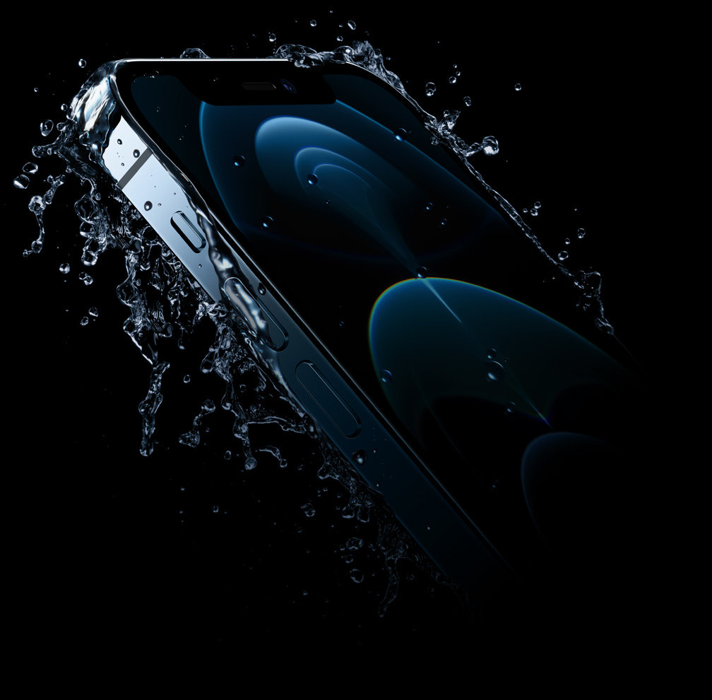 Smartfon Apple iPhone 12 Pro widok na ekran pod kątem przedstawiona wodoodporność
