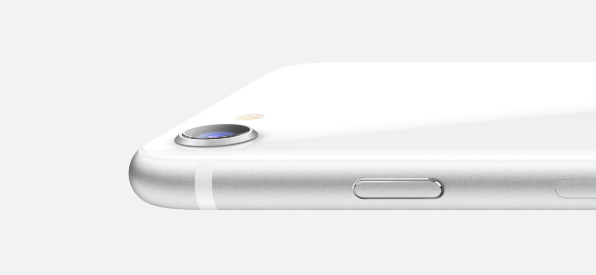 Smartfon Apple iPhone SE 128GB Czerwony widok na tył w poziomie
