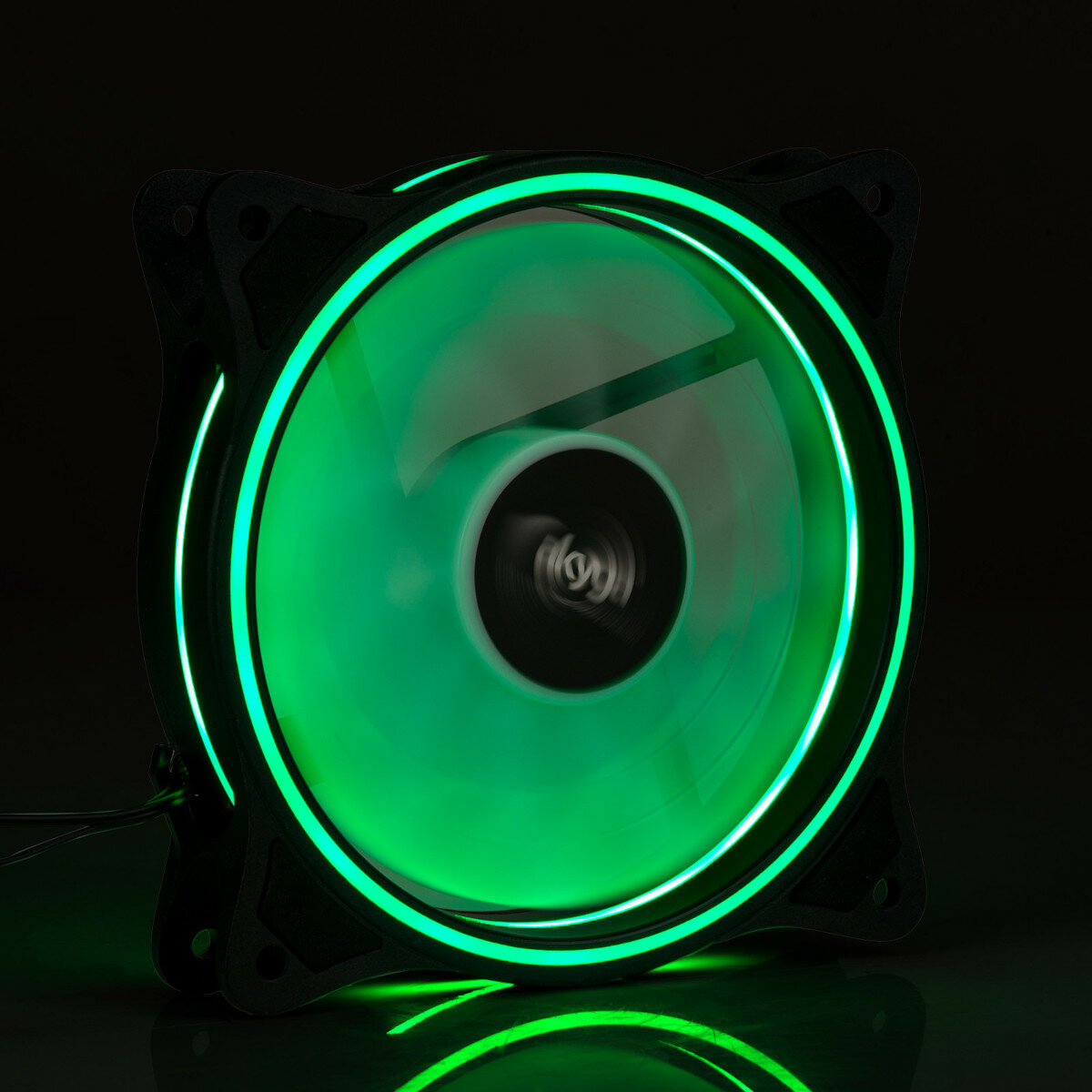 Wentylator Akyga AW-12D-RGB po skosie świecący na zielono