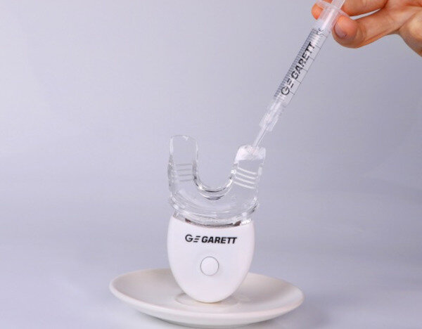 Lampa do wybielania zębów Garett Beauty Smile Lite wizualizacja obsługi lampy