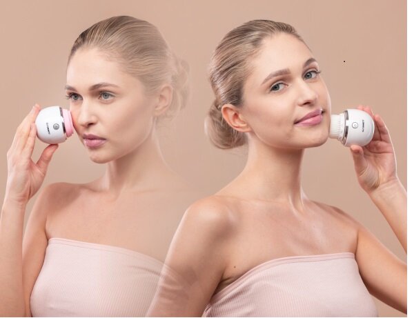 Szczoteczka soniczna do twarzy Garett Beauty Clean Pro Biała - używana przez kobietę