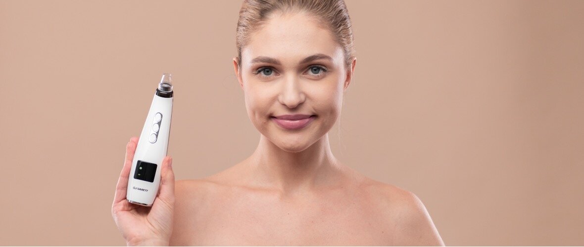Urządzenie do mikrodermabrazji Garett Beauty Pure Skin widok na urządzenie od przodu