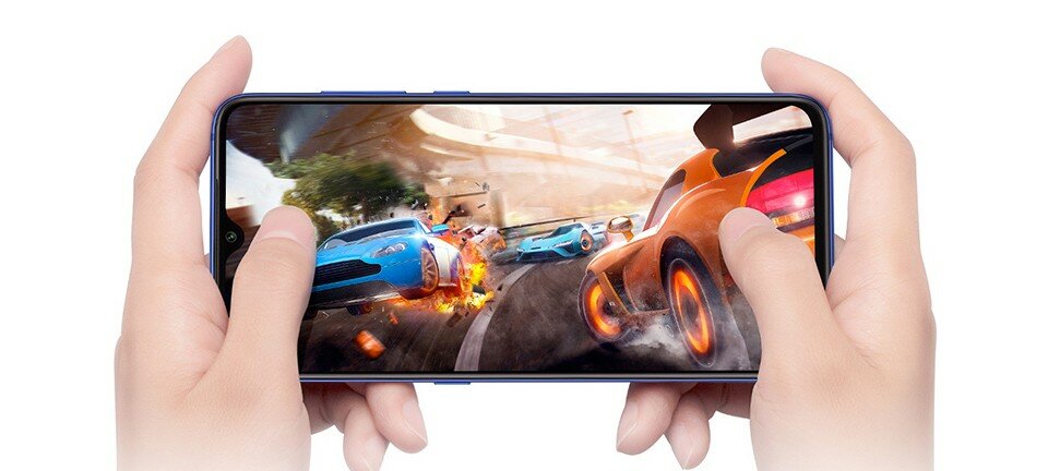 Powerbank Xiaomi Redmi Power Bank 10000mAh 26923 widok na przód smartfona trzymanego w dłoniach poziomo
