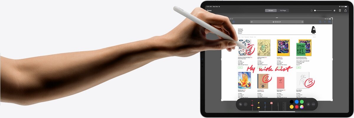 Tablet Apple iPad Pro 11 M1 128GB 5G z ręką piszącą po tablecie od lewej strony
