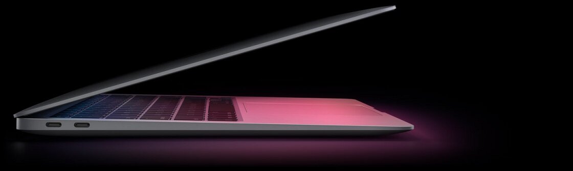 Laptop Apple Macbook Air 13 MGN93ZE/A/R1 16GB/256GB podświetlony fioletowym światłem będąc bokiem