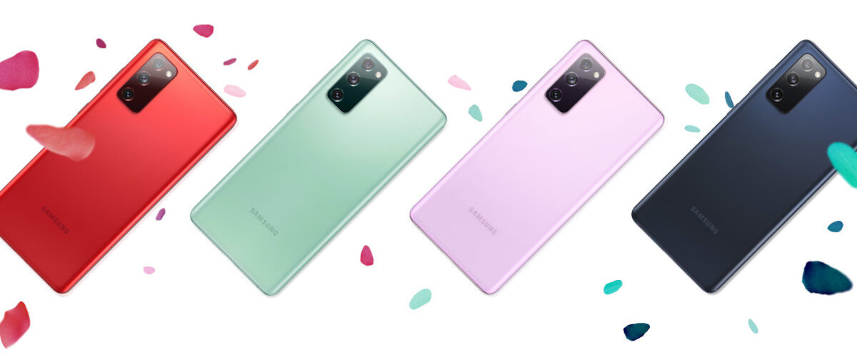 Smartfon Samsung Galaxy S20 FE widok na cztery kolory urządzeń