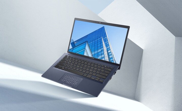 Laptop Asus ExpertBook B1 B1400CEAE-EB0284T widok na laptopa pod skosem w lewo