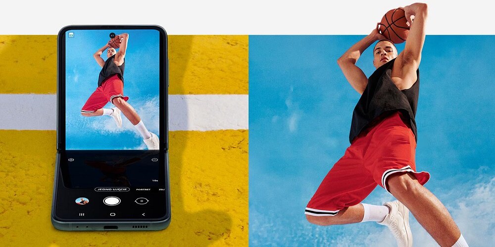 Smartfon Samsung Galaxy Z FLIP 3 5G SM-F711BZEAEUE widok na telefon w trybie Flex od przodu podczas robienia zdjęcia
