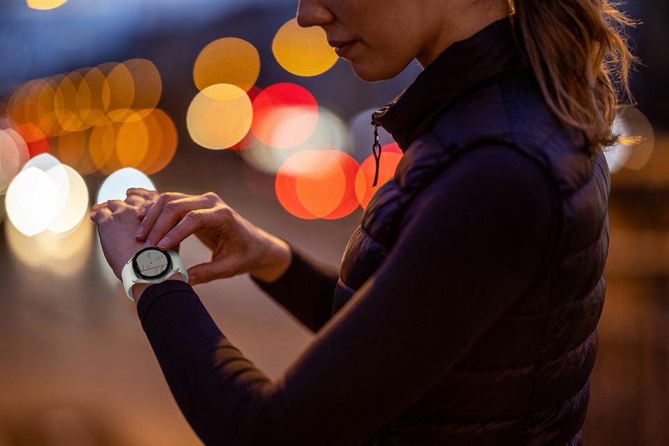 Smartwatch Samsung Galaxy Watch 4 Classic LTE 42mm czarny odbieranie wiadomości na smartwatche