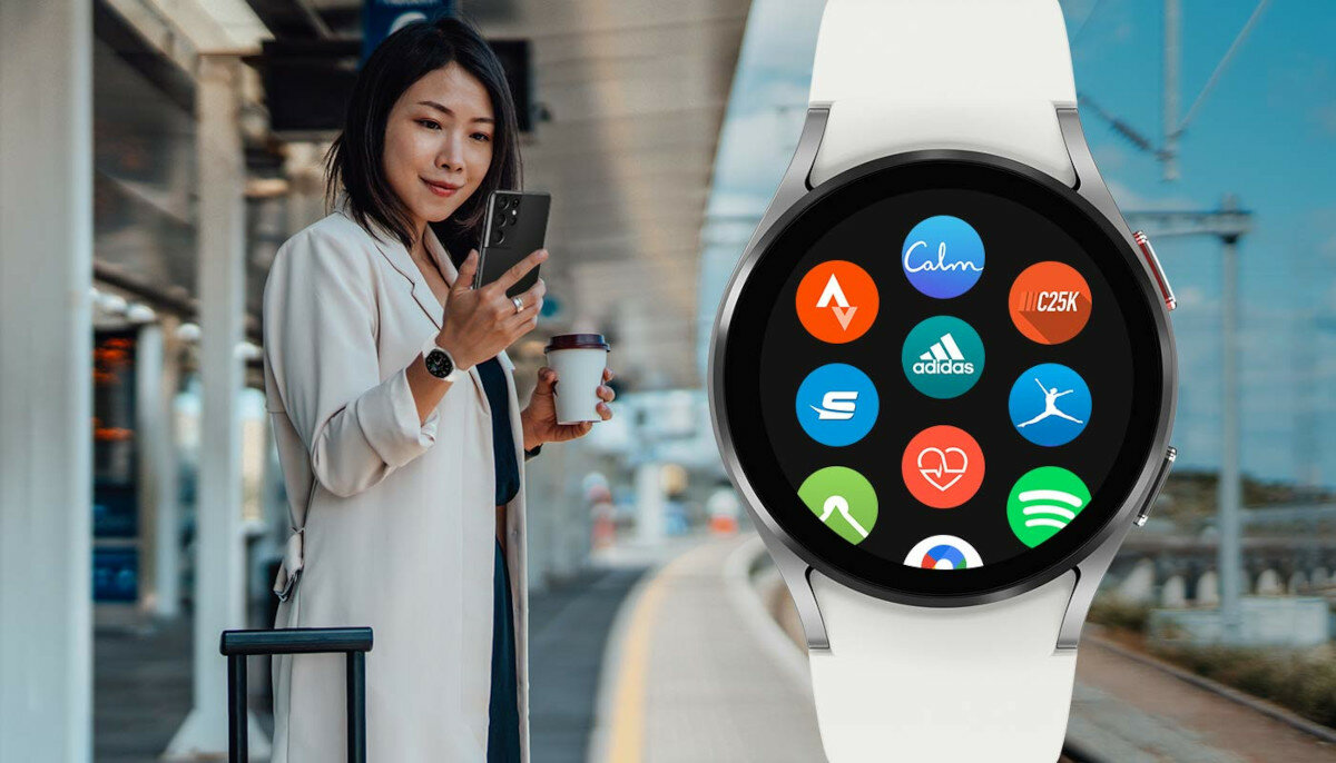 Smartwatch Samsung Galaxy Watch 4 R865 widok na kobietę z kawą na mieście i zbliżenie na tarczę zegarka
