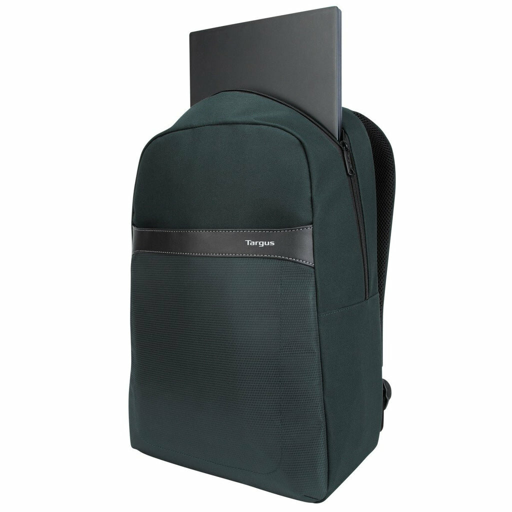Plecak Targus Geolite Essential czarny po lekkim skoaie w lewo z laptopem na białym tle