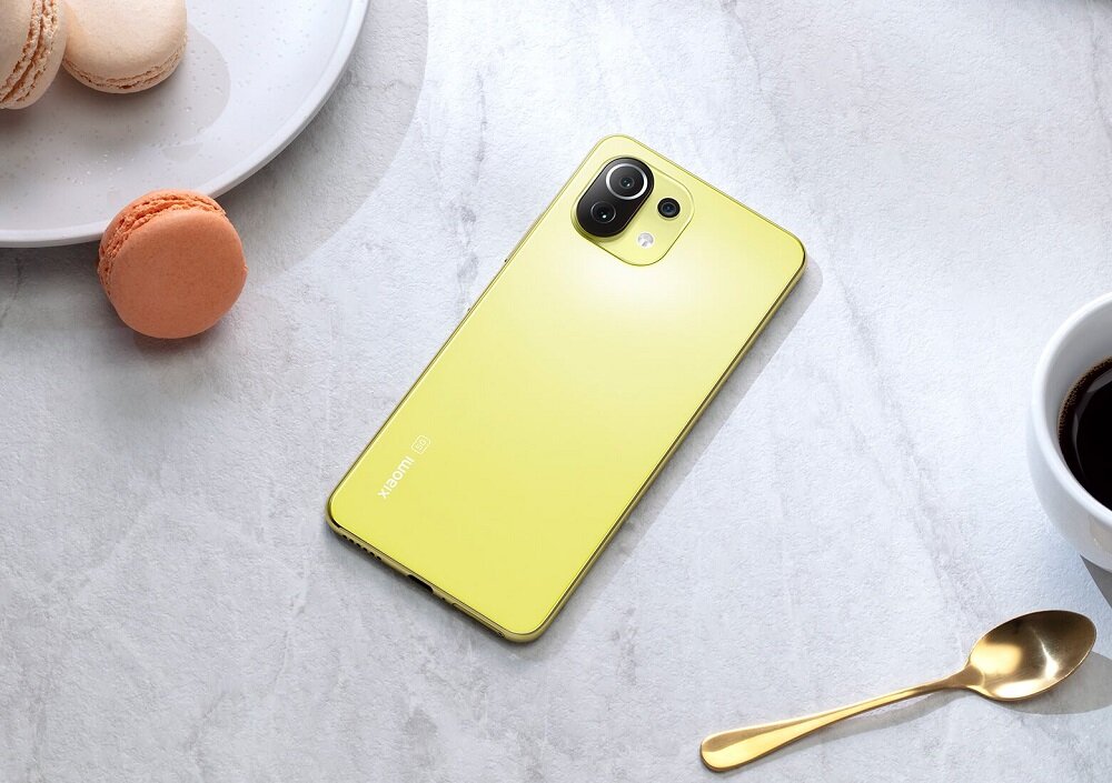 Smartfon Xiaomi Mi 11 Lite 5G 34080 widok na tył telefonu w kolorze żółtym