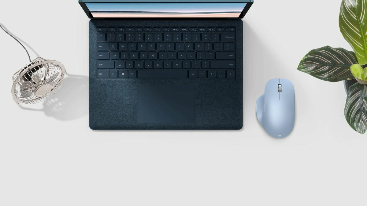 Mysz Microsoft Ergonomic Mouse podczas pracy 