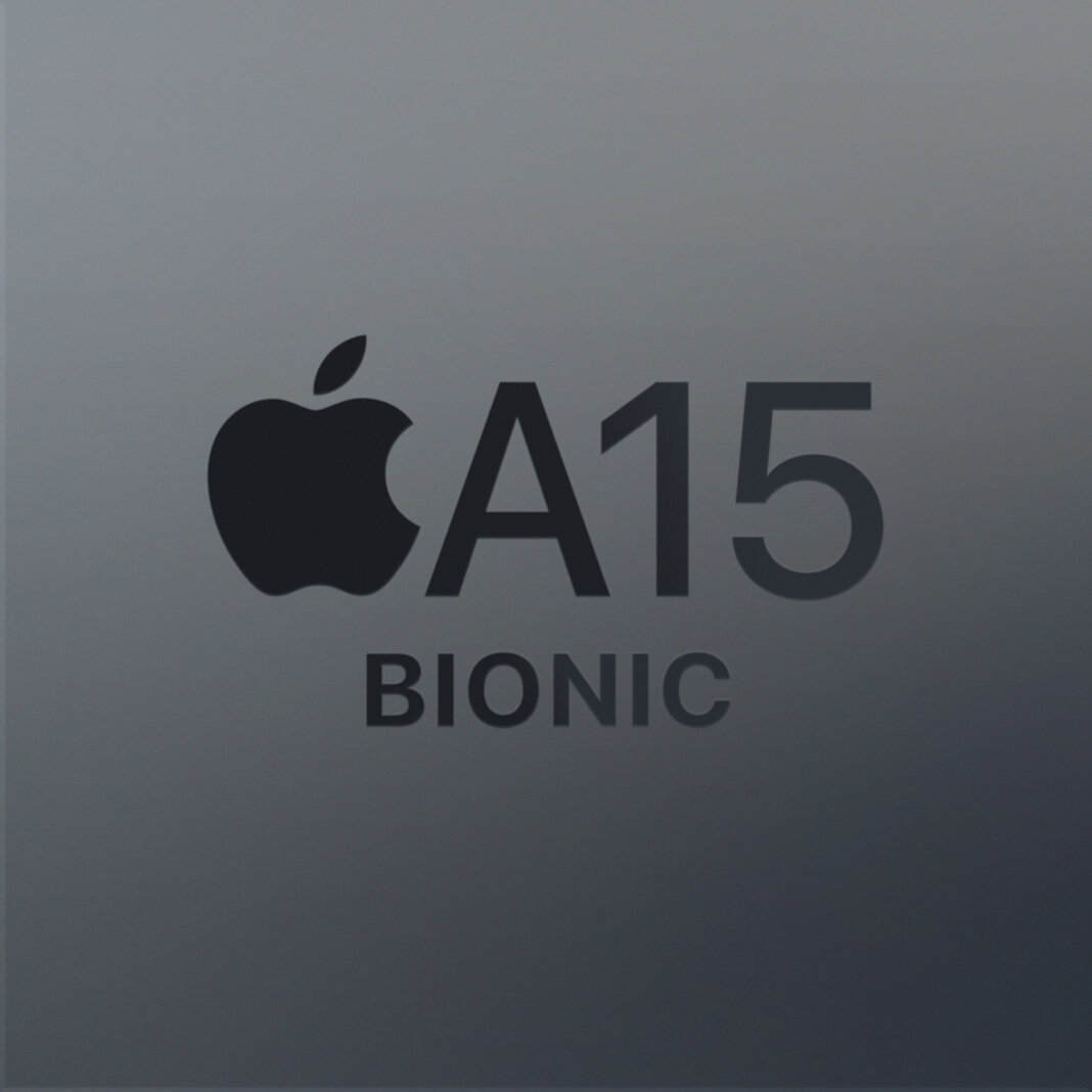 Smartfon Apple iPhone 13 Pro widok na logo czipa A15 Bionic