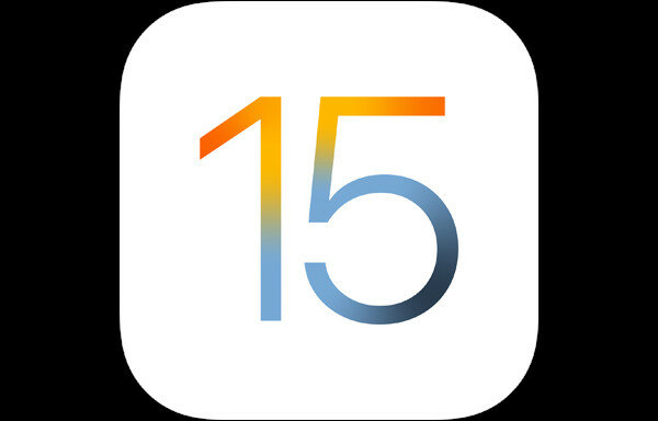 Smartfon Apple iPhone 13 Pro widok na logo iOS 15