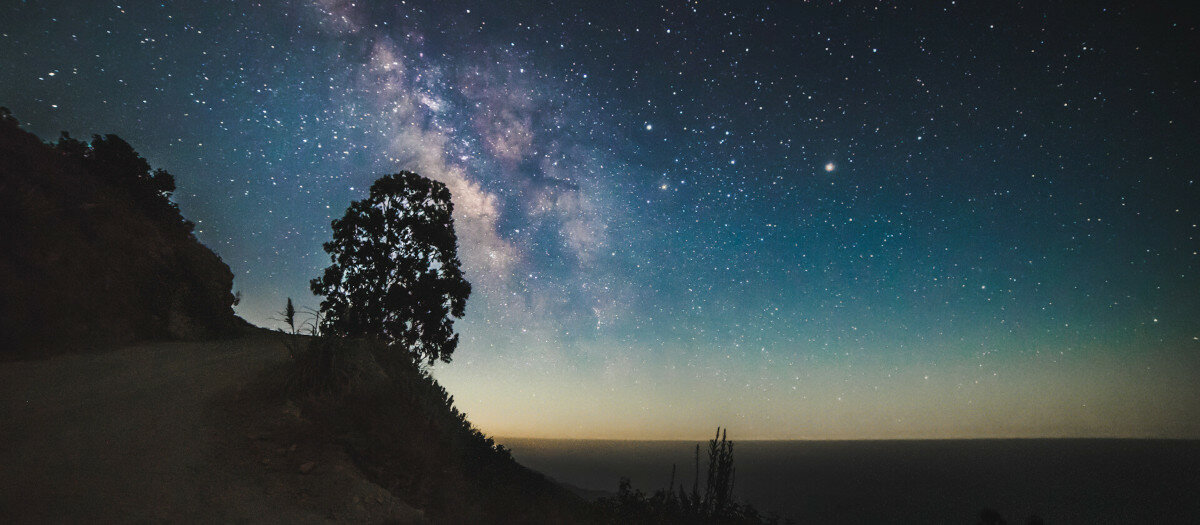 Wideorejestrator MIO MIVUE 846 widok na nocne niebo
