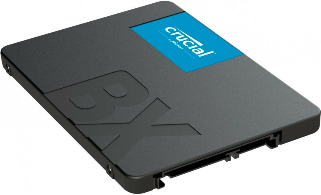 Dysk SSD Crucial BX500 Crucial 1TB  2,5 widok dysku pod skosem od strony złącza