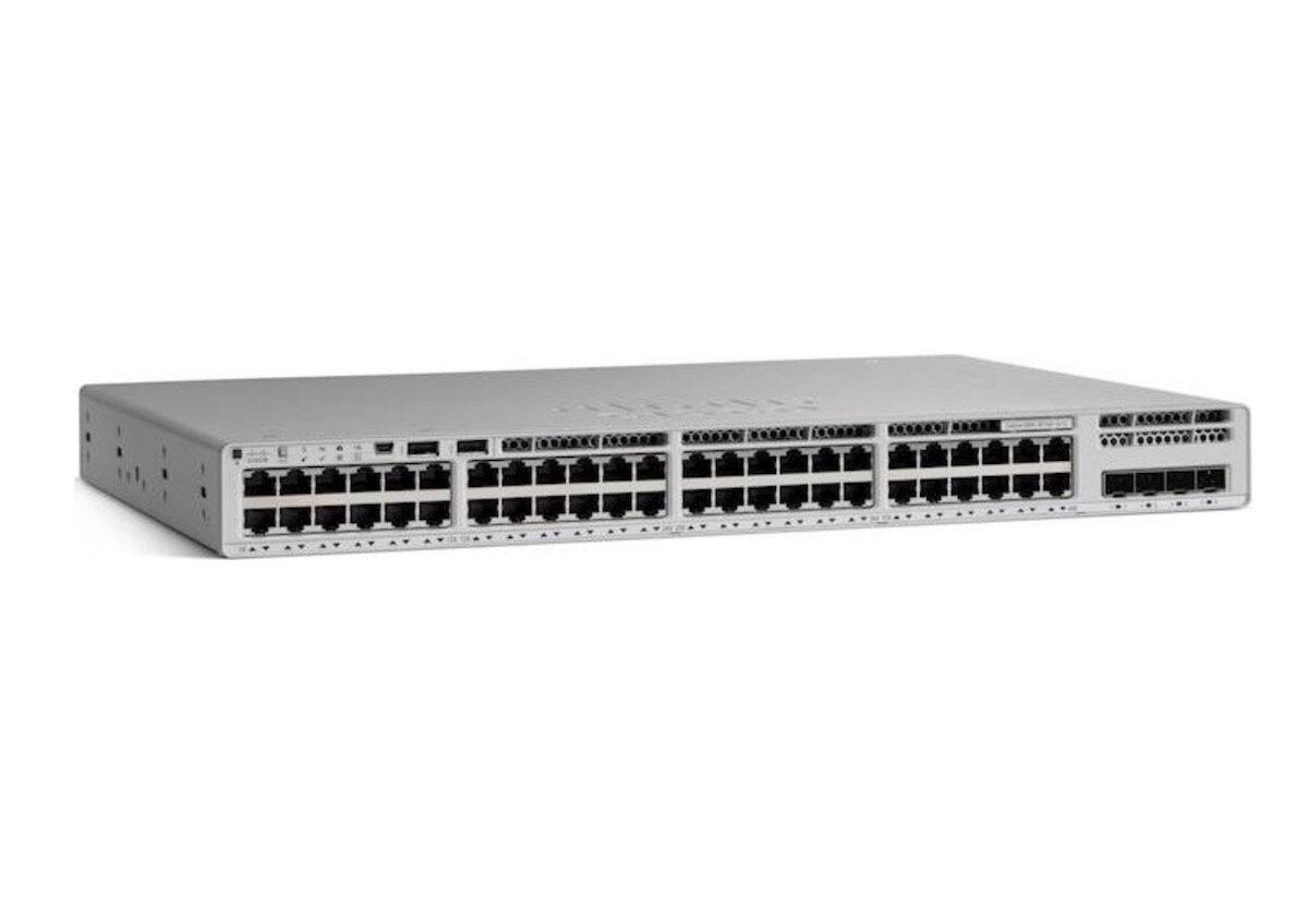 Switch Cisco C9200L-48T-4G-E 48-portowy widoczny pod skosem