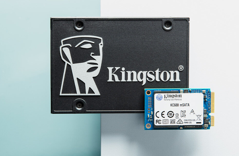 Dysk SSD Kingston KC600 2,5'' 256 GB zdjęcie dwuch wariantów dysku od przodu