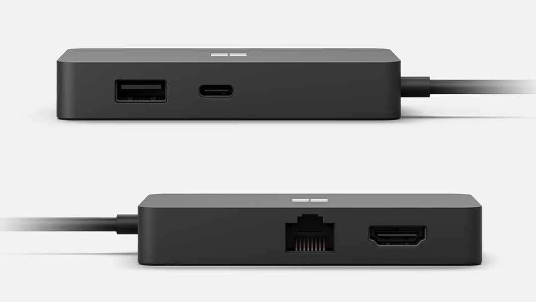 Adapter Microsoft Surface Travel Hub USB-C na białym tle