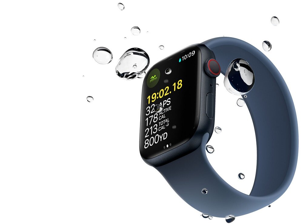 Smartwatch Apple Watch Series 7 GPS + Cellular MKHU3WB/A widok na smartwatch pod skosem w lewo z widocznymi kroplami wody