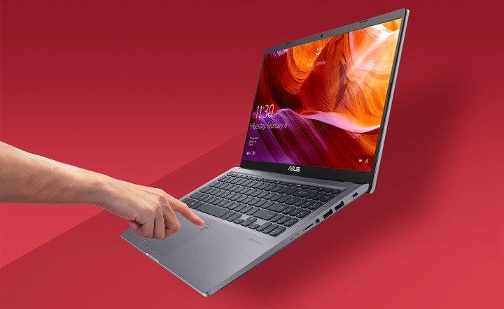 Laptop Asus 15 X515 X515JA-BQ2217W widok na laptopa pod skosem w lewo