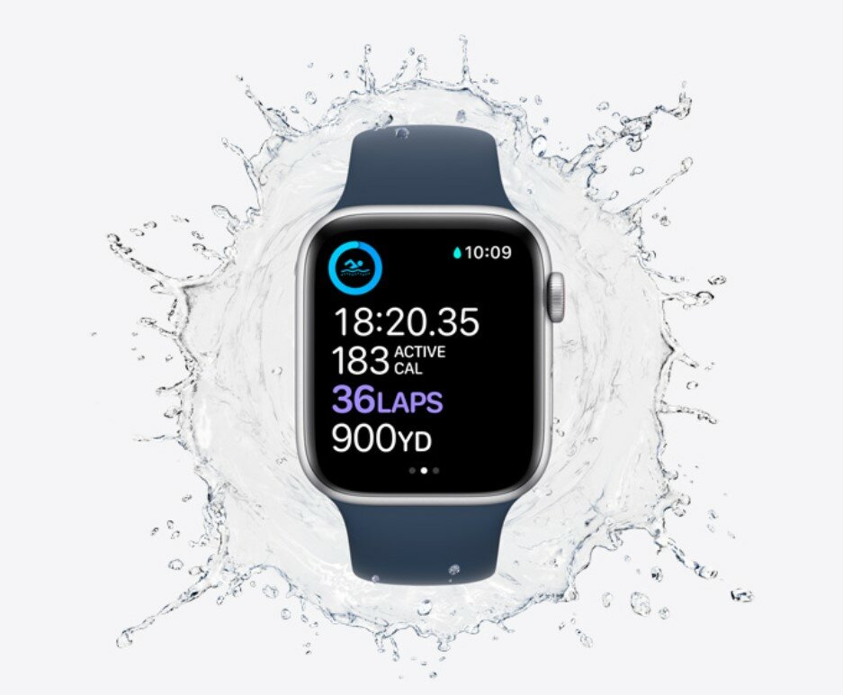 Smartwatch Apple Watch SE 44mm GPS + Cellular granatowy pokazana wodoodporność