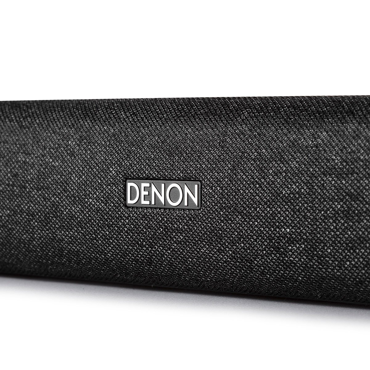 Soundbar Denon DHT-S416 Bluetooth pod skosem z widocznym logo Denon