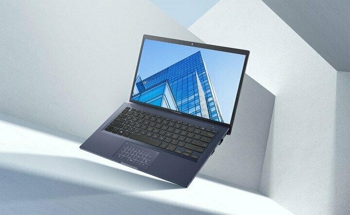 Laptop Asus ExpertBook B1 B1400 B1400CEAE-EB2567T widok na laptopa pod skosem