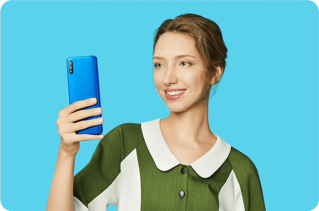 Smartfon Xiaomi Redmi 9A rozpoznawanie twarzy przy odblokowywaniu  smartfona przez kobietę